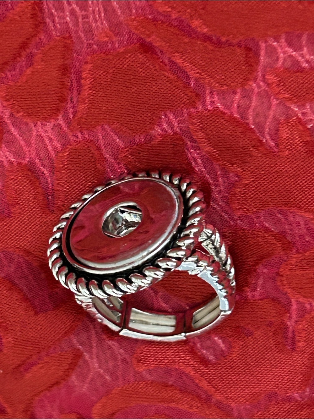 Magnolia and Vine Silver-Tone Stretch Ring - 18mm Snaps